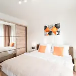ゲストハウス Outstanding Island Getaway Ribarska Srica 4*