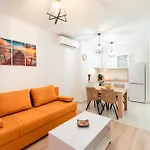 ゲストハウス Outstanding Island Getaway Ribarska Srica 4*