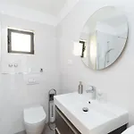 ゲストハウス Outstanding Island Getaway Ribarska Srica