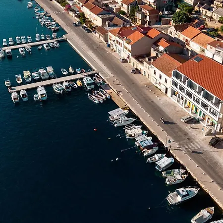 & Fisherman's Luck * Vela Luka