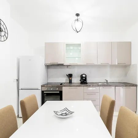 Guest house Outstanding Island Getaway Ribarska Srica 4*