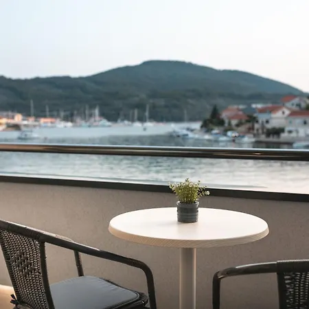 Outstanding Island Getaway Ribarska Srica 4*