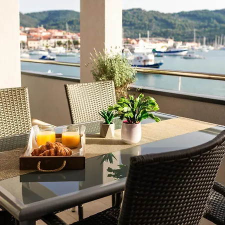Outstanding Island Getaway Ribarska Srica 4*