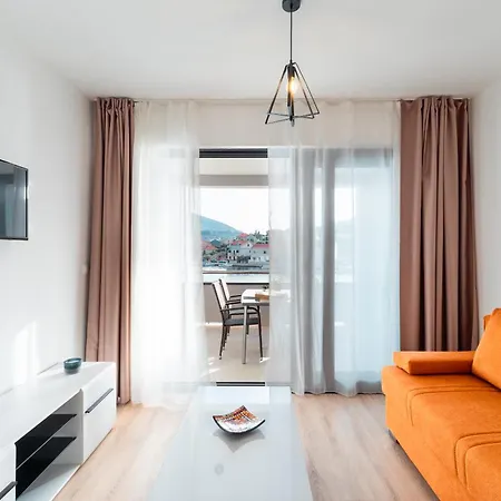 ゲストハウス Outstanding Island Getaway Ribarska Srica 4*