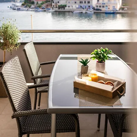 Outstanding Island Getaway Ribarska Srica Gasthuis 4*
