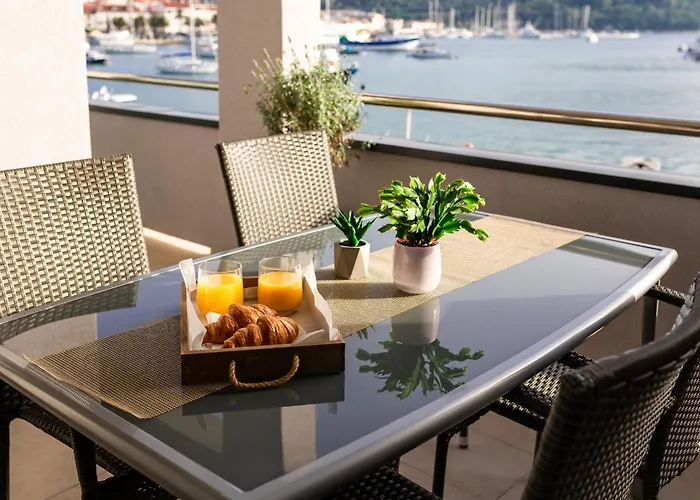 Guest house Outstanding Island Getaway Ribarska Srica 4*