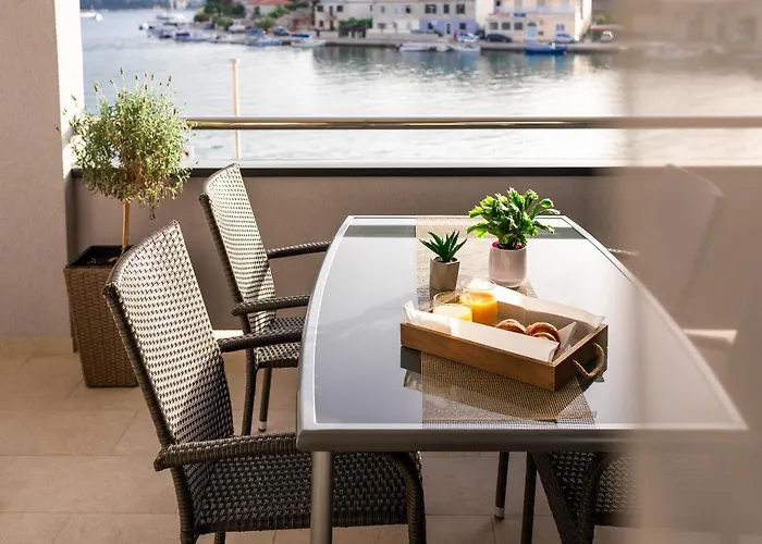 Outstanding Island Getaway Ribarska Srica Guest house 4*